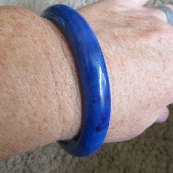 Vintage Blue Lucite Marbled Bangle Bracelet - Picture 1 of 4